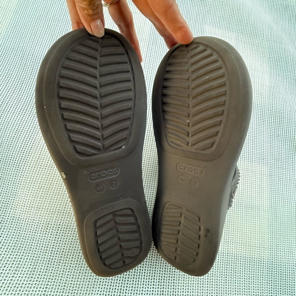 Crocs dual confort W7 Brown Embellished Women's Sandals - Picture 6 of 7